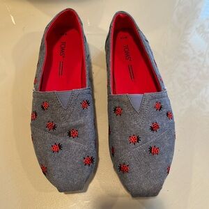 Tom’s women’s lady bug 7.5. Gently used